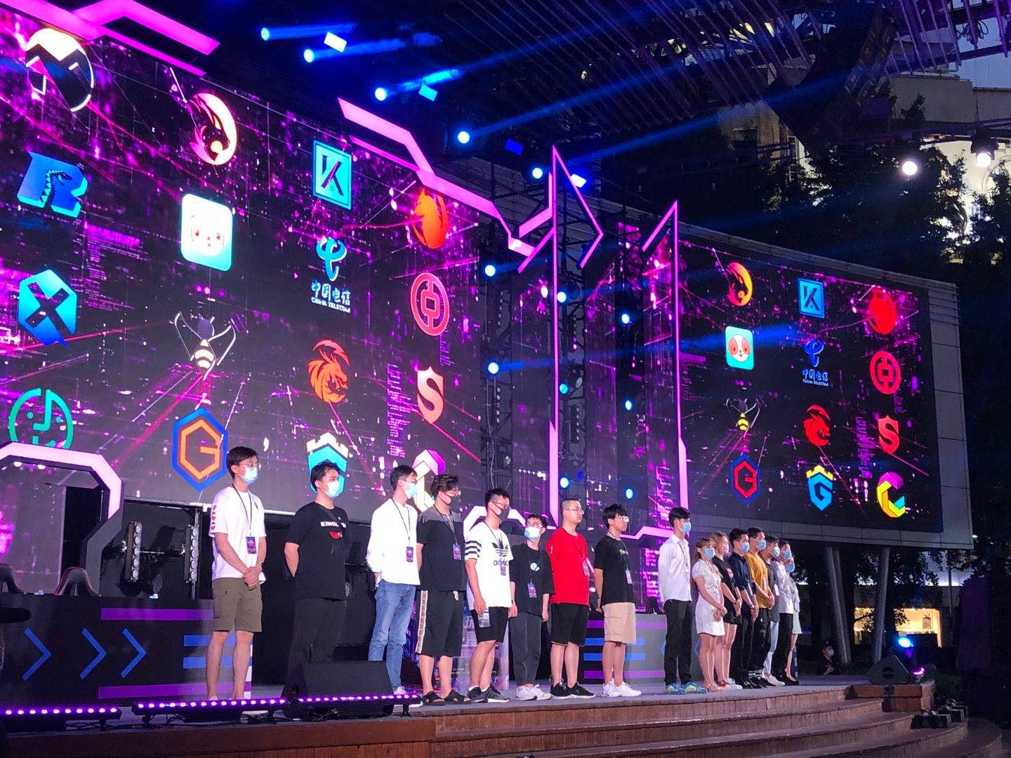 他们面对纽 他们面对纽